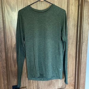 Excellent condition Lululemon Men’s Long Sleeve